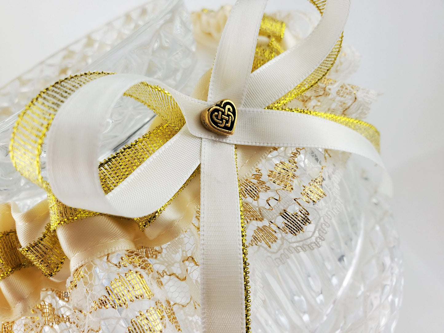Elegant Celtic Wedding Garter Set - Gold or Silver with Celtic Knot Heart - Perfect Bridal Gift for Renaissance Wedding or Handfasting