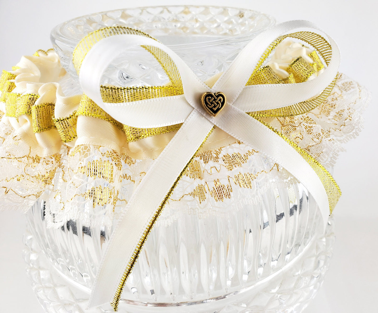Elegant Celtic Wedding Garter Set - Gold or Silver with Celtic Knot Heart - Perfect Bridal Gift for Renaissance Wedding or Handfasting